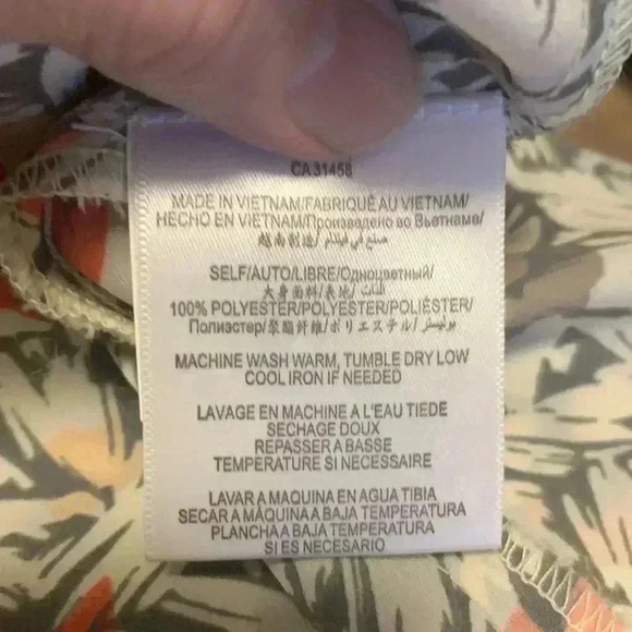 BCBGeneration top w back cutouts,  light, airy, button-down tunic - Picture 5 of 5